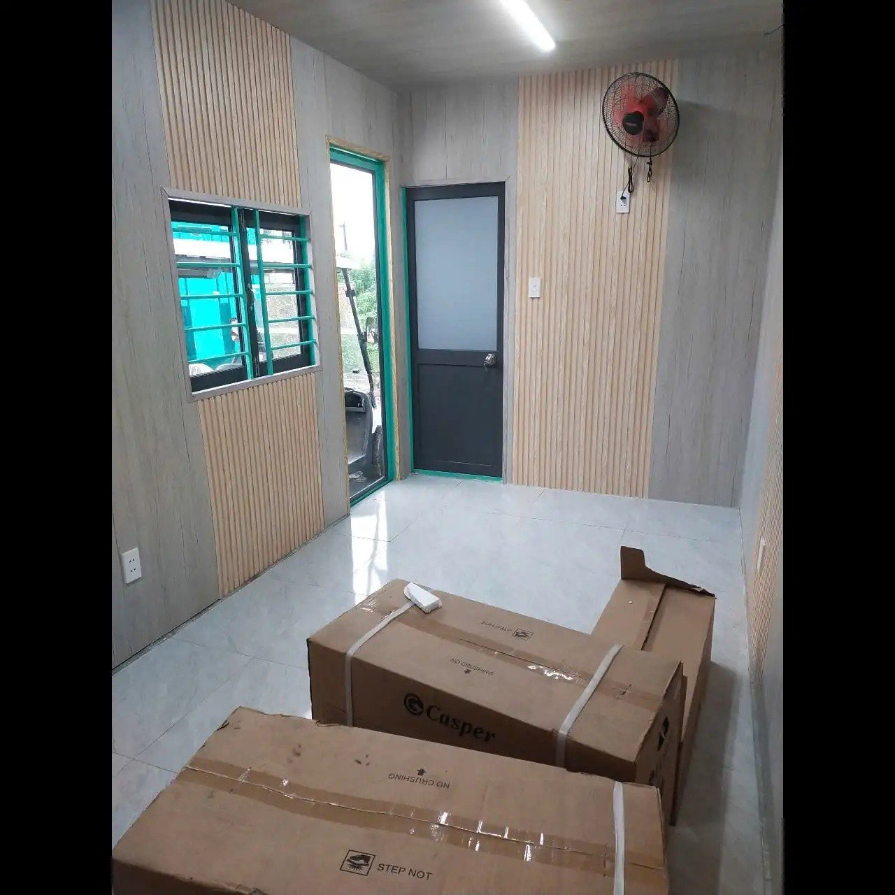 Container Nhà Ở 40 Feet Xám Ốp Gỗ Chia 2 Phòng Có Toilet